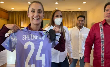 Tigres: Claudia Sheinbaum recibió un jersey del equipo Femenil como regalo