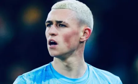 Phil Foden, obligado a dejar club de playa en Grecia por conflicto con su novia