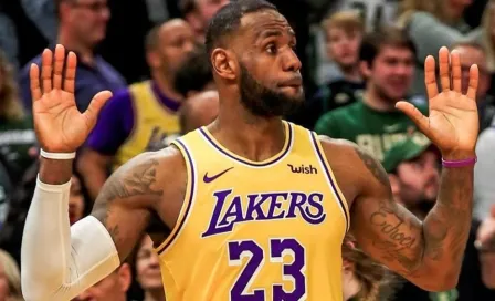 NBA: Tarjeta de LeBron James se vendió por 2.4 millones de dólares