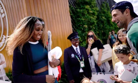 Novak Djokovic y sus hijos pidieron autógrafo a Venus Williams en Wimbledon