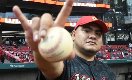 Aczino lanzó la primera pelota en el juego entre Diablos y Tigres