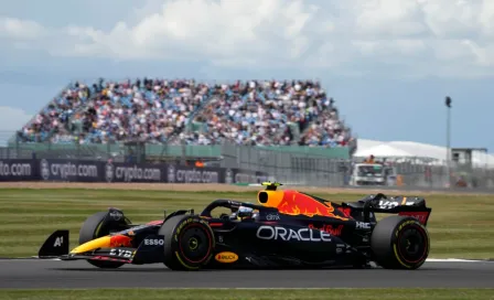 Checo Pérez tras la P2 del GP de Silverstone: 'El auto está lejos de lo que hice en simulaciones'