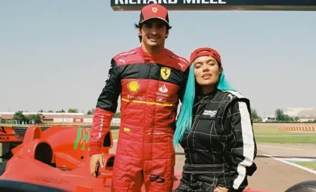 Karol G pasó a Ferrari para conocer a Carlos Sainz y correr un Fórmula 1