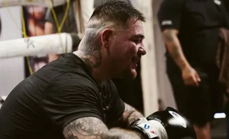 Andy Ruiz presumió su nuevo tatuaje; el rostro de Jesús cubre su costado derecho