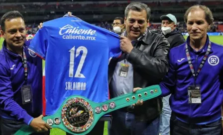 Cruz Azul: Sulaimán dio el cinturón de Campeón del CMB por los 95 años del club 