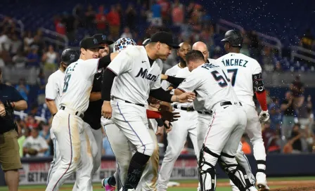 Video: Jugador de los Marlins pierde un diente en pleno juego