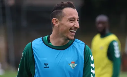 Video: Andrés Guardado ‘jaló’ de los cabellos a futbolista del Marsella en amistoso del Betis