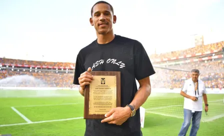 Tigres: Juan Toscano recibió reconocimiento de parte del club en el Volcán