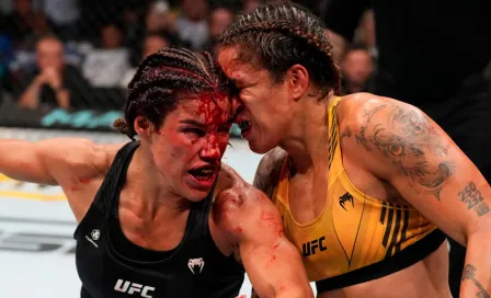 Amanda Nunes se impuso en sangrienta batalla a Julianna Peña en UFC 277