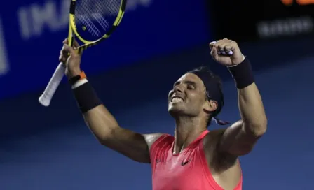 Rafael Nadal regaló una pelota de entrenamiento a niño que veía su práctica