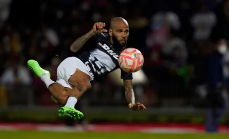 Dani Alves: 'La vida me regala el derecho de venir con Pumas y despedirme del Camp Nou'