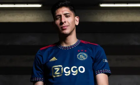 Edson Álvarez protagonizó la presentación del nuevo uniforme de visitante de Ajax 2022-23