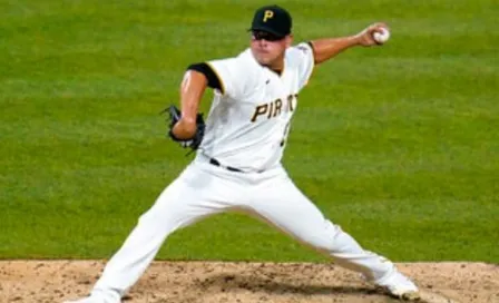 Manny Bañuelos: Tercer hold de la temporada en triunfo de Pirates