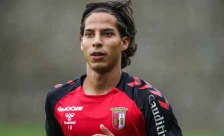 Diego Lainez es relegado a los suplentes en el primer partido del Braga