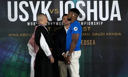 Usyk vs Anthony Joshua: El ucraniano se presentó a su primer cara a cara cantando