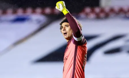 América: Guillermo Ochoa se rindió en elogios a Emilio Lara tras el partido ante Querétaro