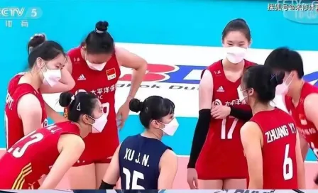 Selección China de voleibol utilizó cubrebocas durante partido de la Copa de Asia