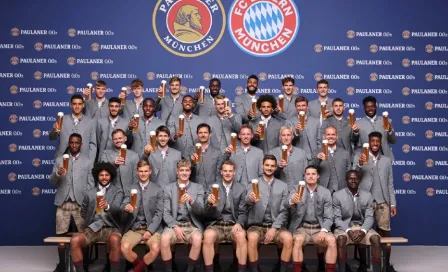 Bayern Munich: Foto oficial del club bávaro... con cerveza en mano