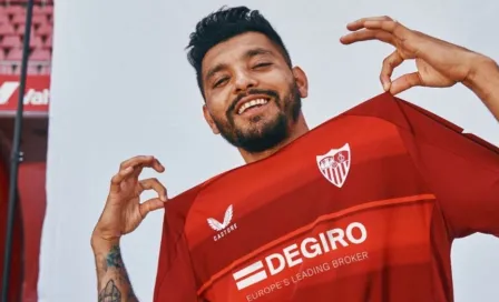 Tecatito Corona: Sevilla 'cortó' al mexicano para la lista de Champions League