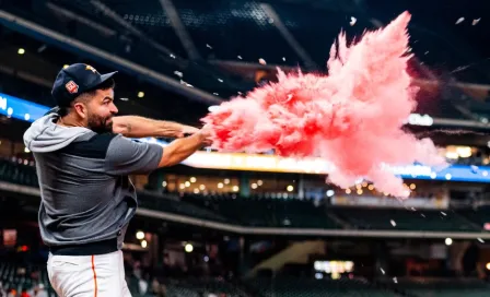 Video: José Urquidy reveló el sexo de su bebé bateando una pelota