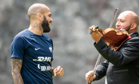 Pumas: Dani Alves celebra el 15 de septiembre cantando "Cielito Lindo"