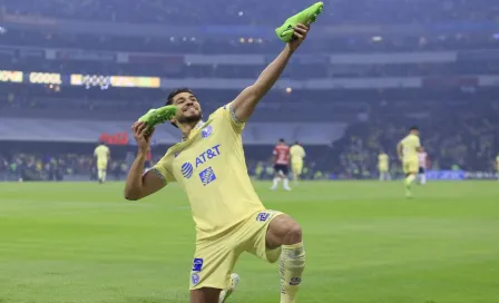 América: Henry Martín festejó como Cuauhtémoc Blanco en el Clásico Nacional