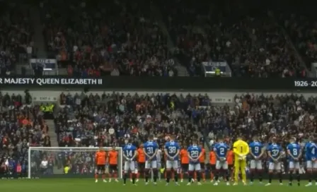 Video: Aficionados del Dundee United abuchearon durante el minuto de silencio por la reina Isabel