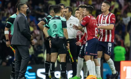 Chivas: Ricardo Cadena terminó molesto con el trabajo arbitral del Clásico Nacional