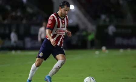 Chivas: Alan Mozo le dio un regalo al niño del protocolo inaugural de la Liga MX