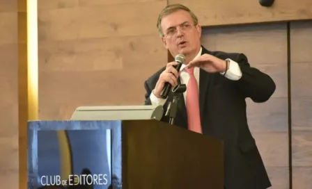 Ebrard se tomó 'selfie' en el funeral de la Reina Isabel II y lo tunden en redes sociales