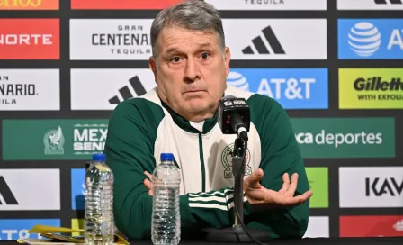 Tata Martino sobre felicitación a reportero: "A los entrenadores nos gusta hablar de futbol"