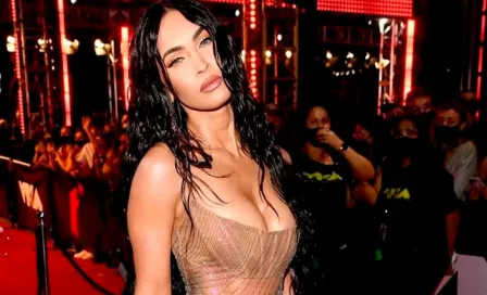 Megan Fox sorprendió con atuendo sin ropa interior en semana de la moda en Milan