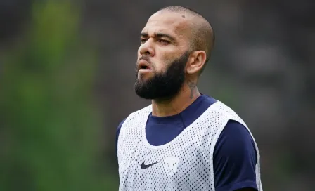 Dani Alves negó presentar una lesión grave: 'Sólo por precaución no viajo'