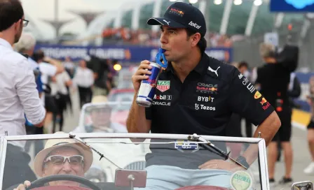 Checo Pérez: Peluche del Dr. Simi estuvo presente en la victoria del mexicano en Singapur