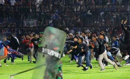 Indonesia: Tragedia en estadio aumentó, suman 131 muertos y más de 400 heridos