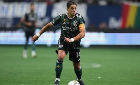 Chicharito Hernández usará zapatos con la imagen de su abuelo y nombre de sus hijos