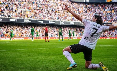 Edinson Cavani: Debutó con el Valencia con doblete ante el Elche