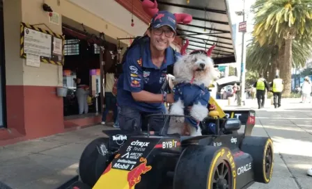 Checo Pérez conoció a Fabbio, el perrito que anda en un Fórmula 1 en la CDMX