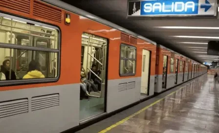 CDMX: Mujer se volvió viral por viajar en Metro mientras bebía en una copa