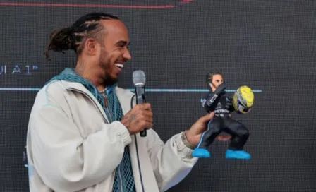 Lewis Hamilton tras recibir una piñata personalizada: "En realidad no se parece a mí"