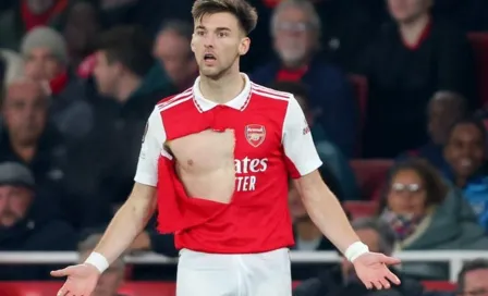 Kieran Tierney: Autor del gol con el Arsenal le rompieron su playera en pleno partido