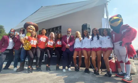 NFL: Porristas de los 49ers y Cardinals convivieron con niños del Hospital Shriners