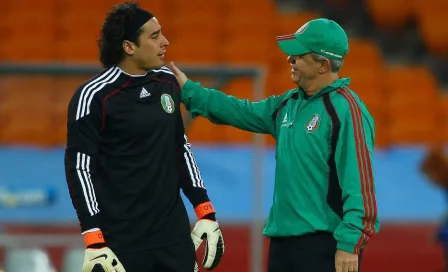 Javier Aguirre aclaró broma sobre dejar a Memo Ochoa en la banca del Tri