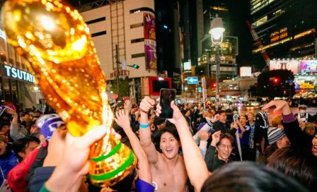 Qatar 2022: Aficionados japoneses esperan al semáforo rojo para celebrar