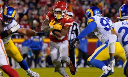 NFL: Chiefs pelean para superar a unos golpeados Rams