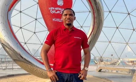 Qatar 2022: Samuel Eto’o pateó a un fanático afuera del Estadio 974 