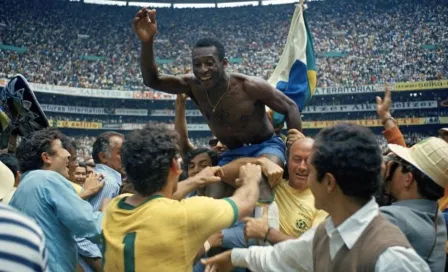 Pelé le pidió a Neymar que no se retire de la Selección de Brasil