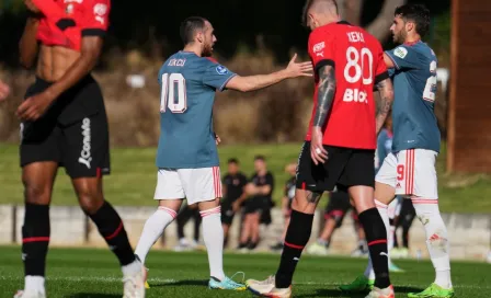 Santi Giménez: Asistió en la derrota del Feyenoord vs Stade Rennes en partido amistoso