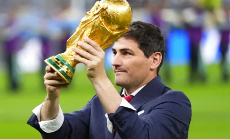 Qatar 2022: Iker Casillas llevó el trofeo en la Final Argentina vs Francia