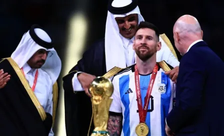 Qatar 2022: ¿Qué significa la ‘capa’ que portó Messi previo a alzar la Copa del Mundo?